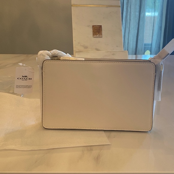 Coach signature Chain Bag NWT Full inclusion. - Picture 8 of 8